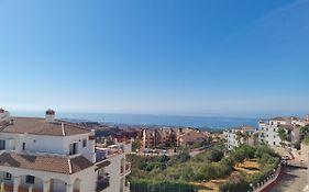 Elegant Apartment With Fantastic Views At The Top Of Calahonda