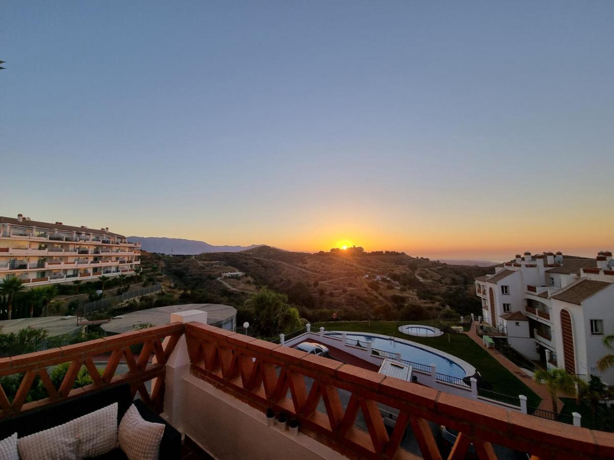 Elegant Apartment With Fantastic Views At The Top Of Calahonda Sitio de Calahonda Exterior foto